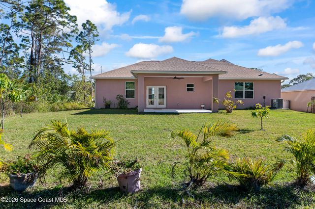 824 Schomer Avenue SW, Palm Bay, FL 32908