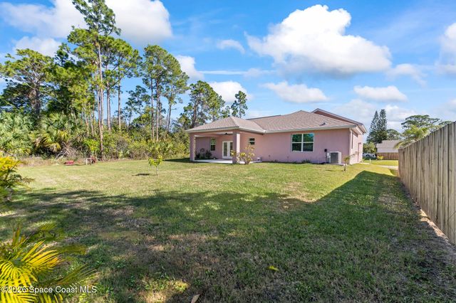 824 Schomer Avenue SW, Palm Bay, FL 32908