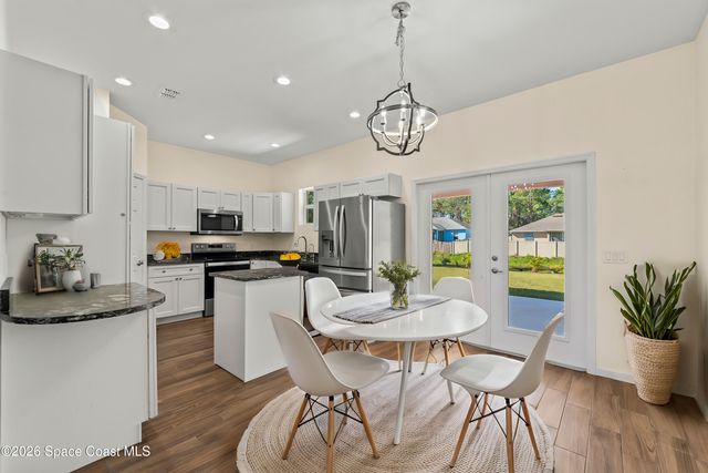 824 Schomer Avenue SW, Palm Bay, FL 32908