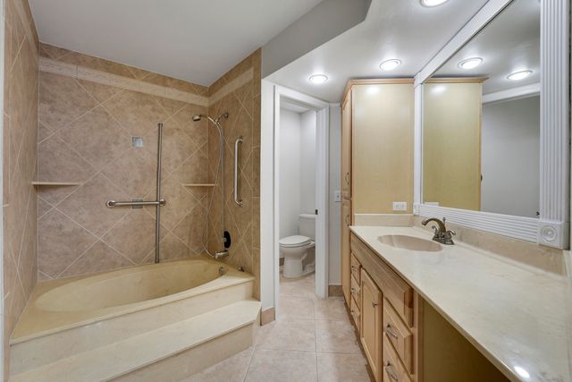 13 Lexington Lane E A, Palm Beach Gardens, FL 33418