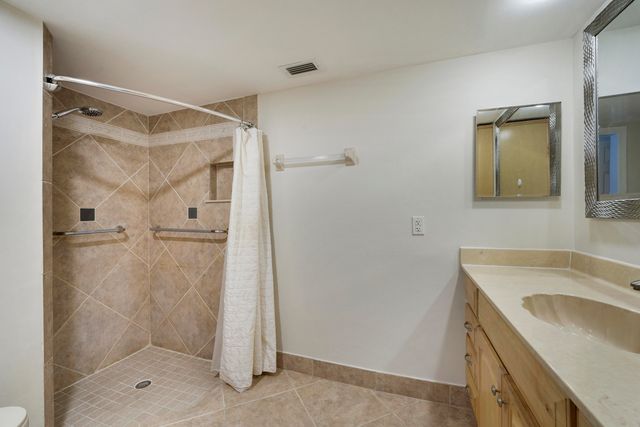 13 Lexington Lane E A, Palm Beach Gardens, FL 33418