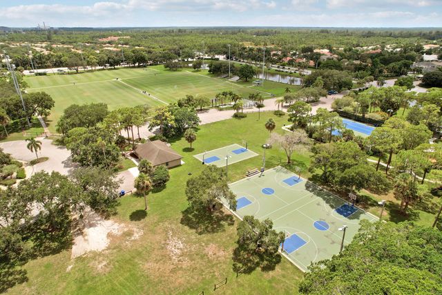 13 Lexington Lane E A, Palm Beach Gardens, FL 33418