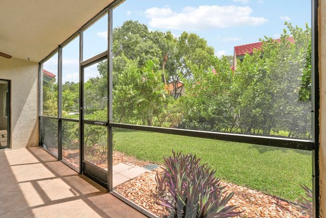 13 Lexington Lane E A, Palm Beach Gardens, FL 33418
