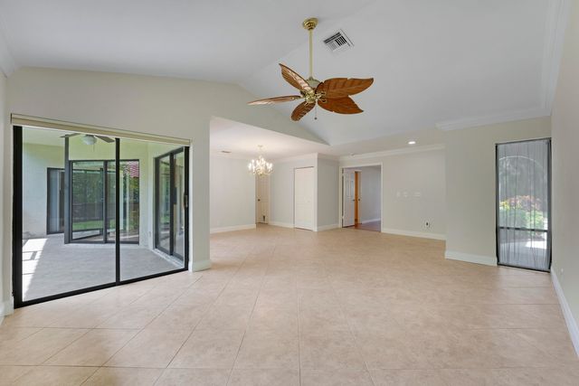 13 Lexington Lane E A, Palm Beach Gardens, FL 33418