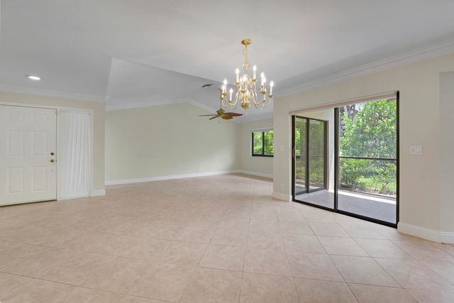 13 Lexington Lane E A, Palm Beach Gardens, FL 33418