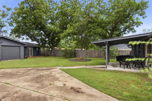 1014 S Meadows DR, Austin, TX 78758