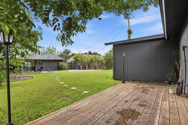 1014 S Meadows DR, Austin, TX 78758
