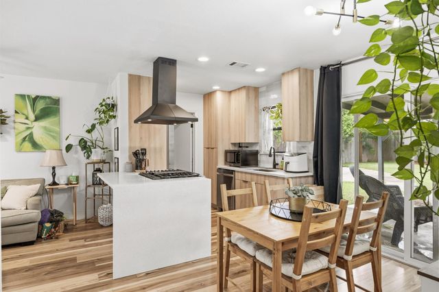 1014 S Meadows DR, Austin, TX 78758
