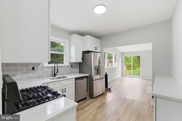 528 DAVIS RD, Barrington, NJ 08007