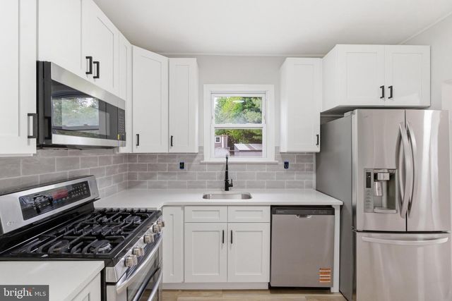 528 DAVIS RD, Barrington, NJ 08007