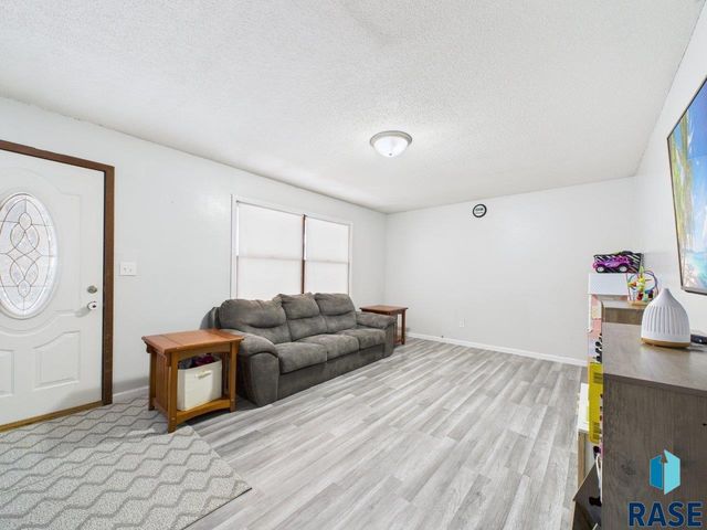 318 Elm Ave Avenue, Baltic, SD 57003