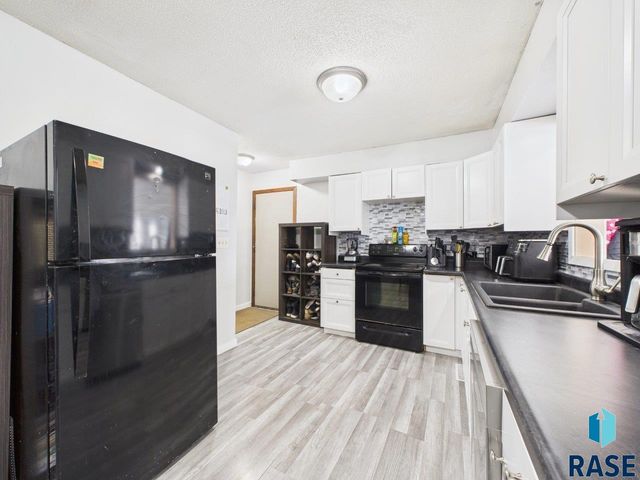 318 Elm Ave Avenue, Baltic, SD 57003