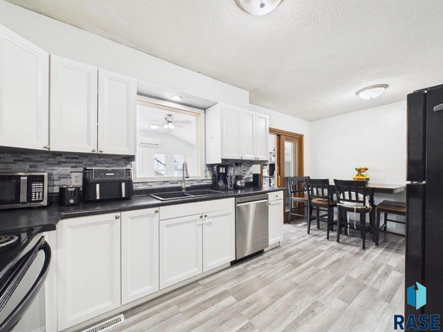 318 Elm Ave Avenue, Baltic, SD 57003