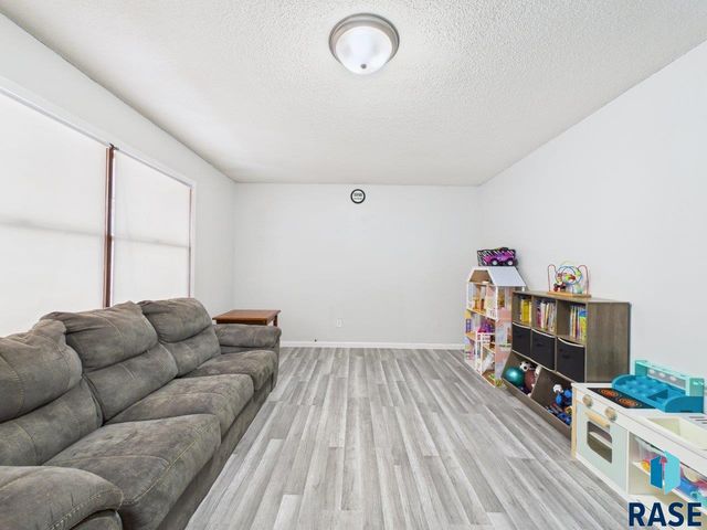 318 Elm Ave Avenue, Baltic, SD 57003