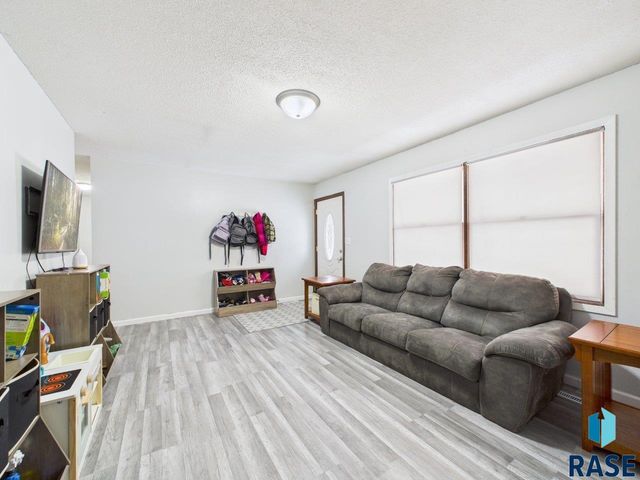 318 Elm Ave Avenue, Baltic, SD 57003