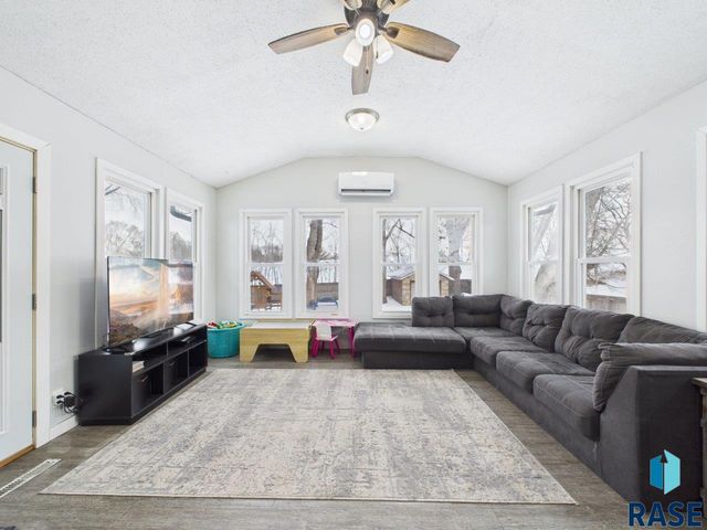 318 Elm Ave Avenue, Baltic, SD 57003