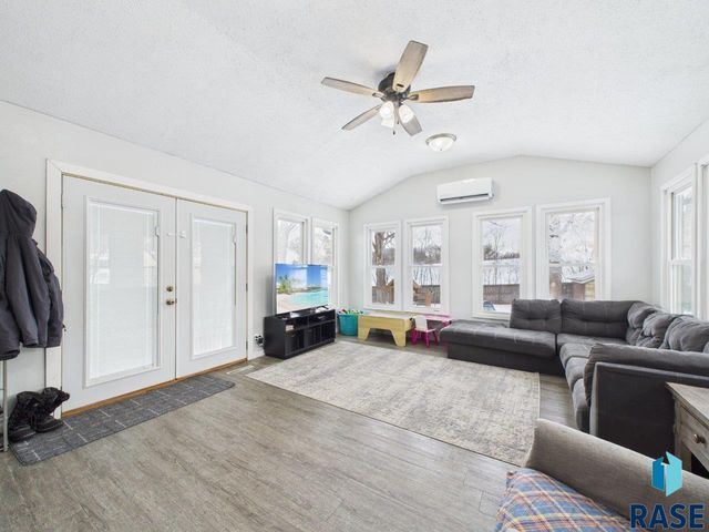 318 Elm Ave Avenue, Baltic, SD 57003