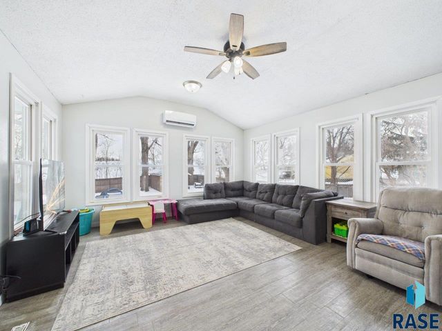 318 Elm Ave Avenue, Baltic, SD 57003