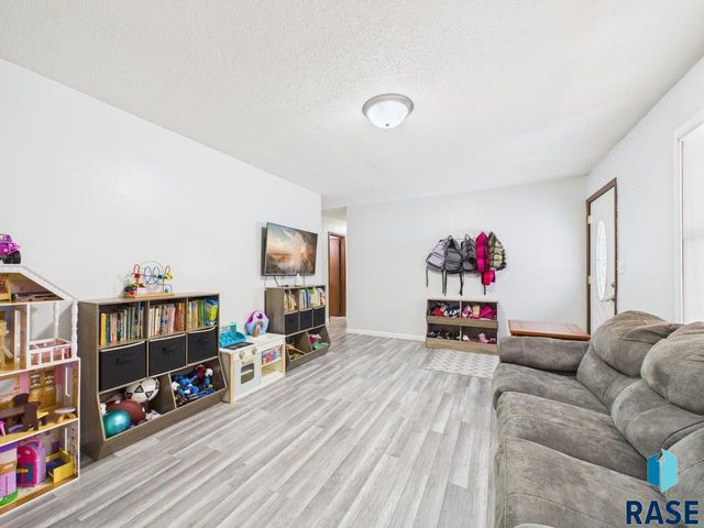 318 Elm Ave Avenue, Baltic, SD 57003