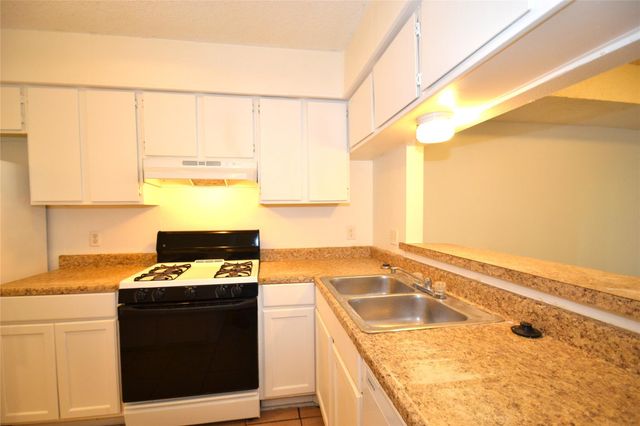 1202 Southport DR D, Austin, TX 78704