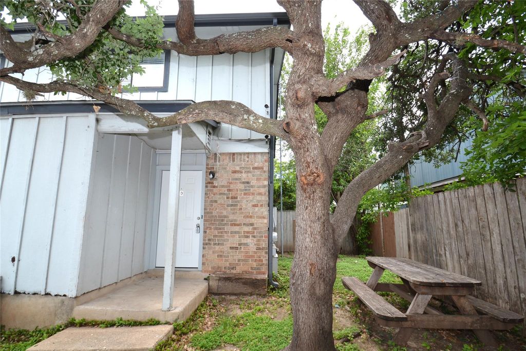 1202 Southport DR D, Austin, TX 78704