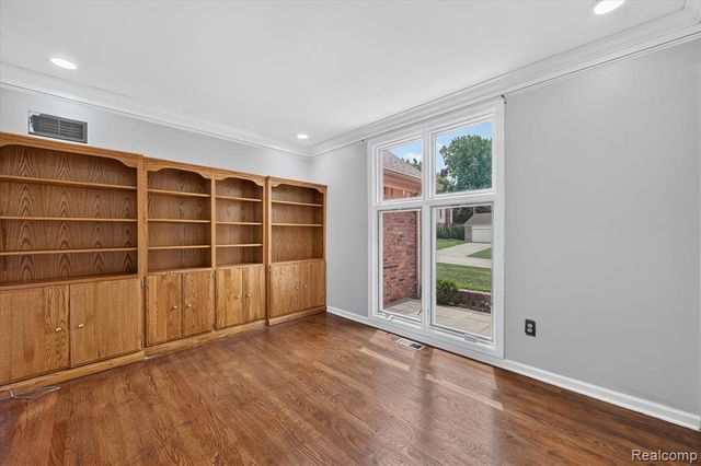 34970 Old Homestead Drive, Farmington Hills, MI 48335