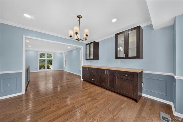 34970 Old Homestead Drive, Farmington Hills, MI 48335