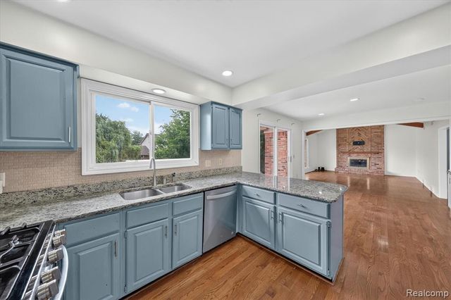 34970 Old Homestead Drive, Farmington Hills, MI 48335