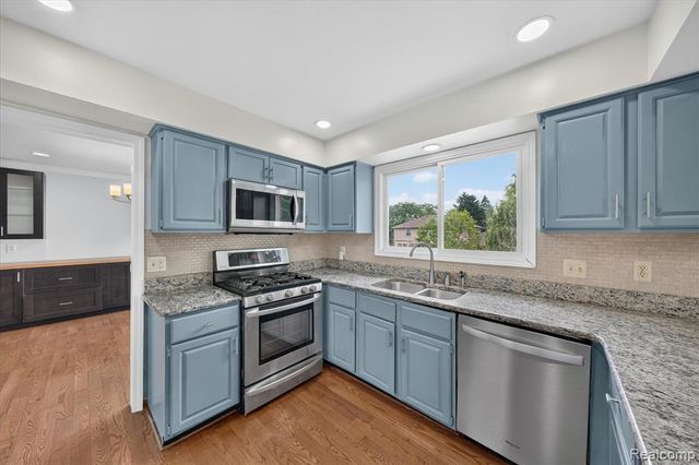 34970 Old Homestead Drive, Farmington Hills, MI 48335