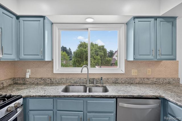 34970 Old Homestead Drive, Farmington Hills, MI 48335