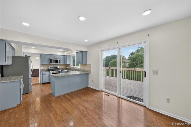 34970 Old Homestead Drive, Farmington Hills, MI 48335