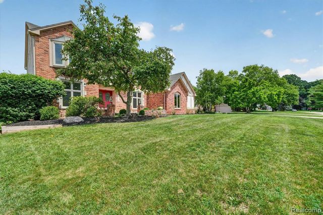 34970 Old Homestead Drive, Farmington Hills, MI 48335