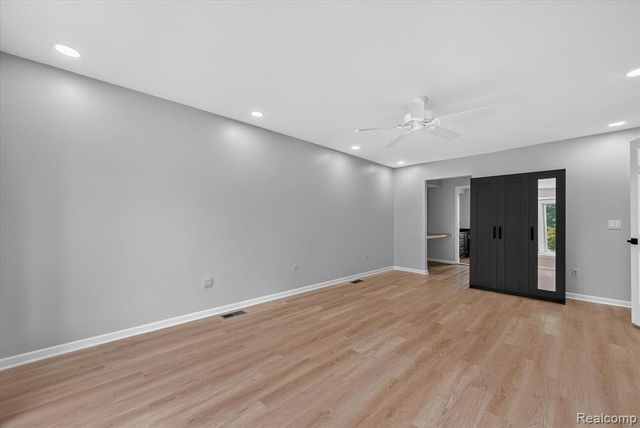 34970 Old Homestead Drive, Farmington Hills, MI 48335