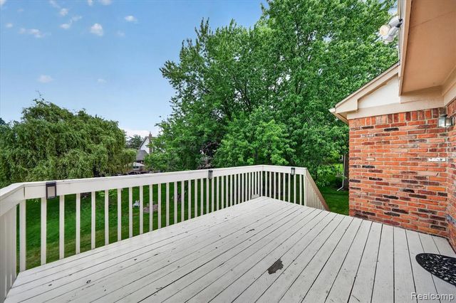 34970 Old Homestead Drive, Farmington Hills, MI 48335