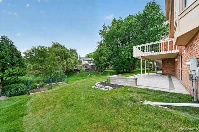 34970 Old Homestead Drive, Farmington Hills, MI 48335