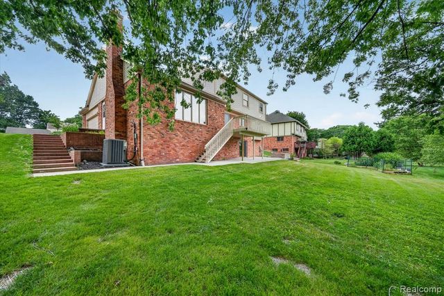34970 Old Homestead Drive, Farmington Hills, MI 48335