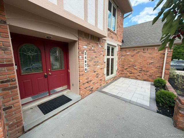 34970 Old Homestead Drive, Farmington Hills, MI 48335