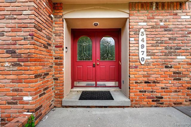 34970 Old Homestead Drive, Farmington Hills, MI 48335