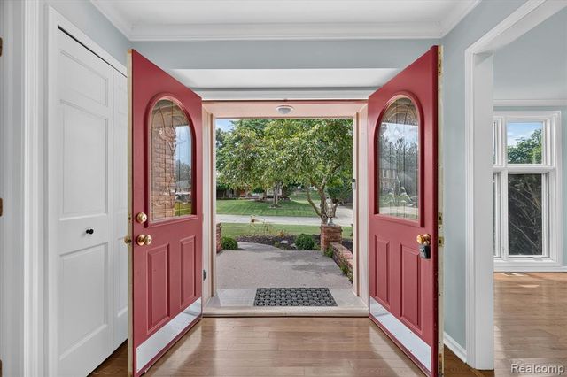 34970 Old Homestead Drive, Farmington Hills, MI 48335