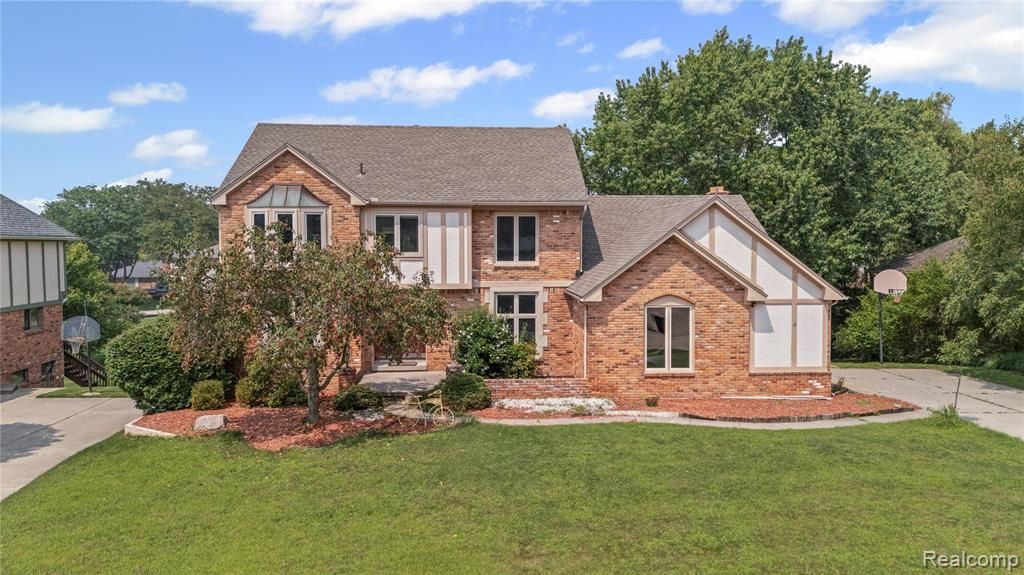 34970 Old Homestead Drive, Farmington Hills, MI 48335