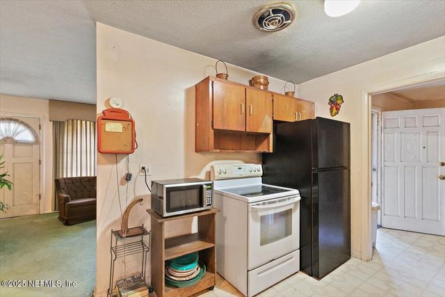 6765 GASPAR Circle E, Jacksonville, FL 32219