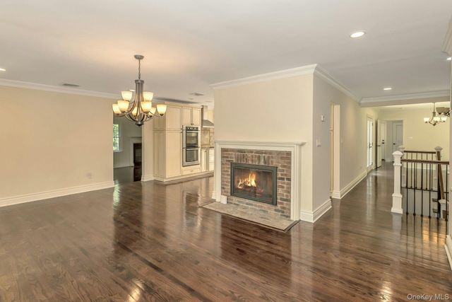 10 Laurel Cove Road, Oyster Bay Cove, NY 11771