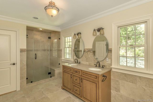 10 Laurel Cove Road, Oyster Bay Cove, NY 11771