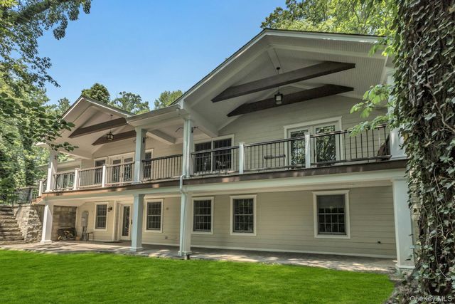 10 Laurel Cove Road, Oyster Bay Cove, NY 11771