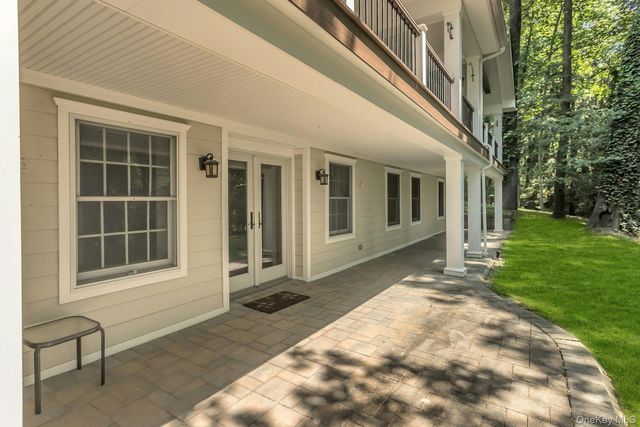 10 Laurel Cove Road, Oyster Bay Cove, NY 11771