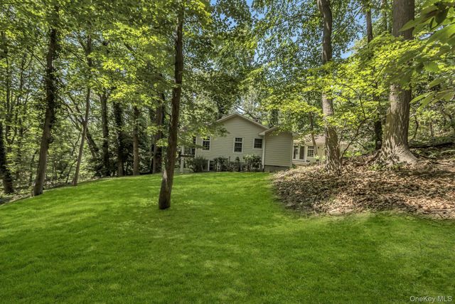 10 Laurel Cove Road, Oyster Bay Cove, NY 11771