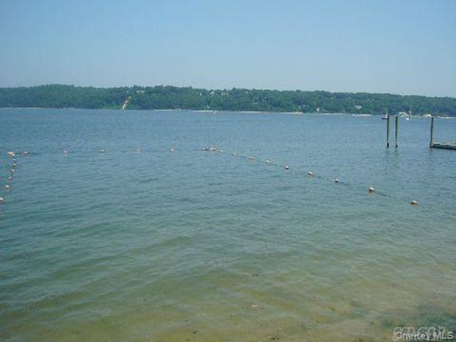 10 Laurel Cove Road, Oyster Bay Cove, NY 11771
