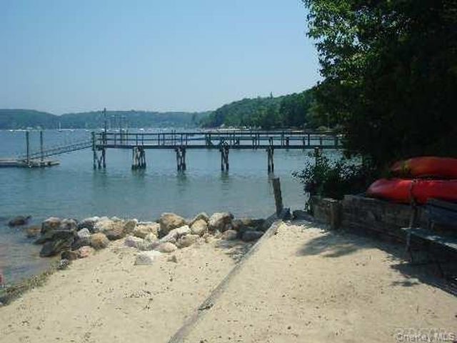 10 Laurel Cove Road, Oyster Bay Cove, NY 11771