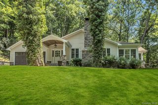 10 Laurel Cove Road, Oyster Bay Cove, NY 11771