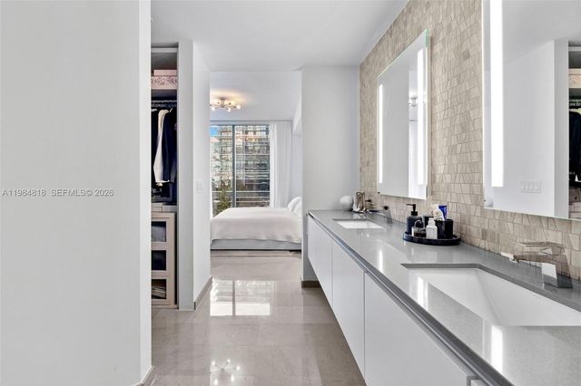 88 SW 7th St 809, Miami, FL 33130